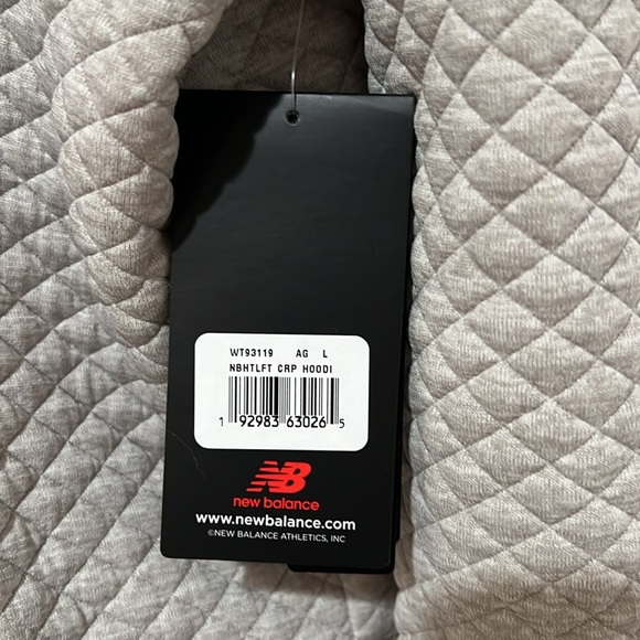 Brand new grey sweatshirt from New Balance. - Picture 4 of 4